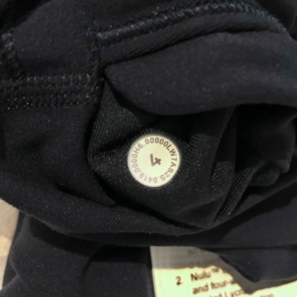 SOLD X NWT Lululemon Align 6” Shorts in True Navy - Picture 6 of 7